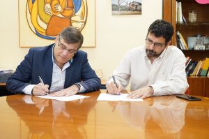 Carlos Sainer y Alberto Bustos firman el acuerdo para el CESA 2019.Carlos Sainer y Alberto Bustos firman el acuerdo para el CESA 2019.
